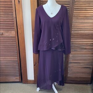 Elegant Purple/Burgundy Top and Skirt Ensemble ( Size 12)